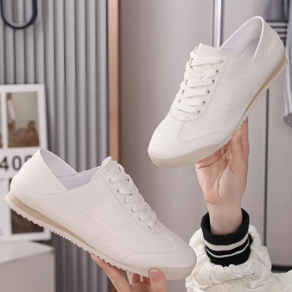 Classic Lace-up White Sneakers for Women Soft-Soled and Soft-surfaced Genuine Leather Flats Shoes Sporty Light Activities Casual Wear Office Work