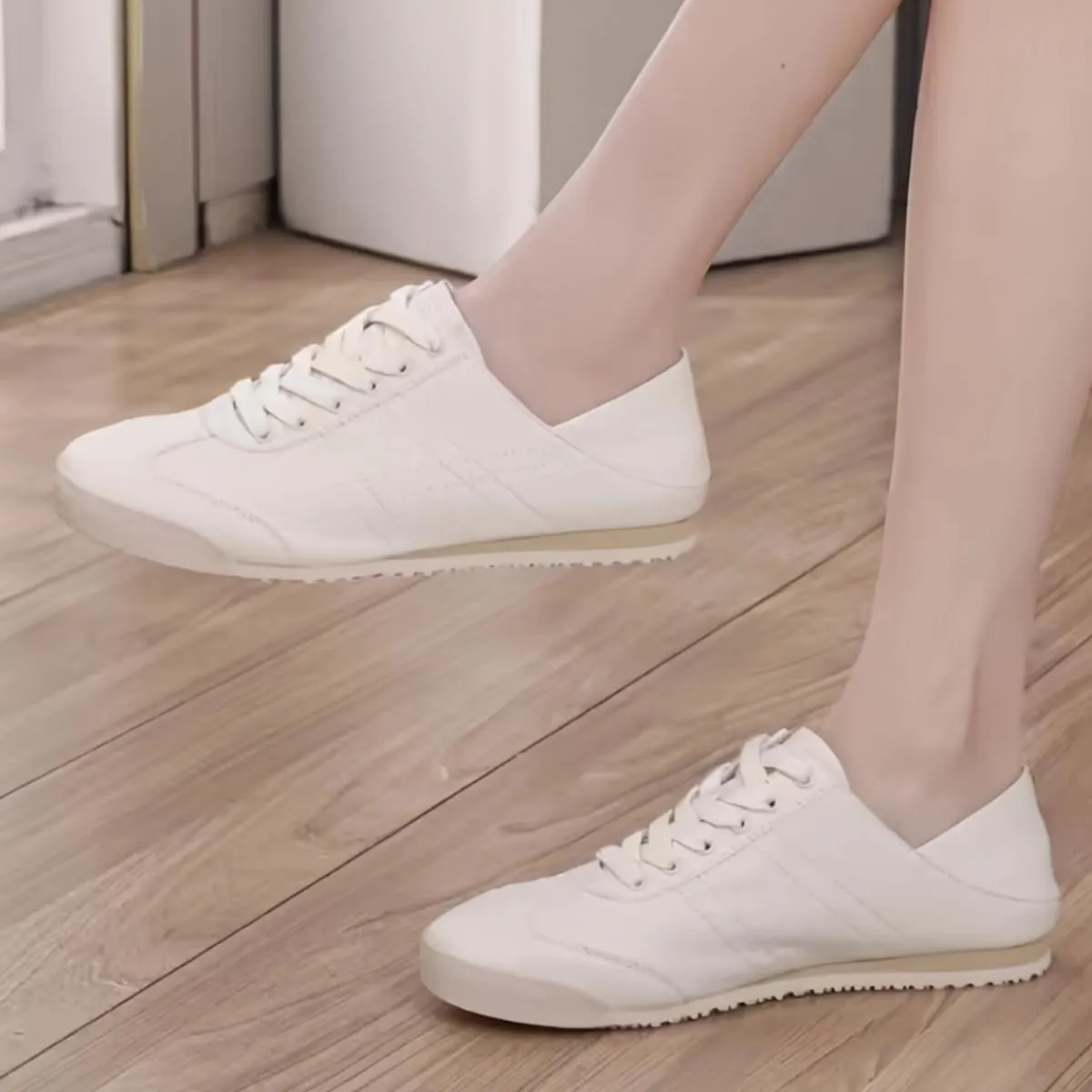 Classic Lace-up White Sneakers for Women Soft-Soled and Soft-surfaced Genuine Leather Flats Shoes Sporty Light Activities Casual Wear Office Work