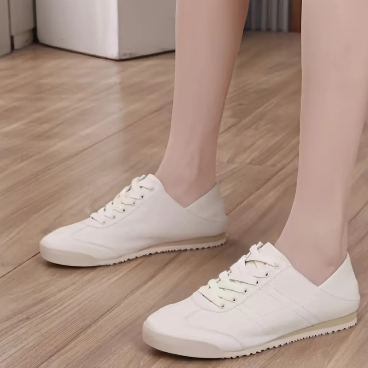 Classic Lace-up White Sneakers for Women Soft-Soled and Soft-surfaced Genuine Leather Flats Shoes Sporty Light Activities Casual Wear Office Work