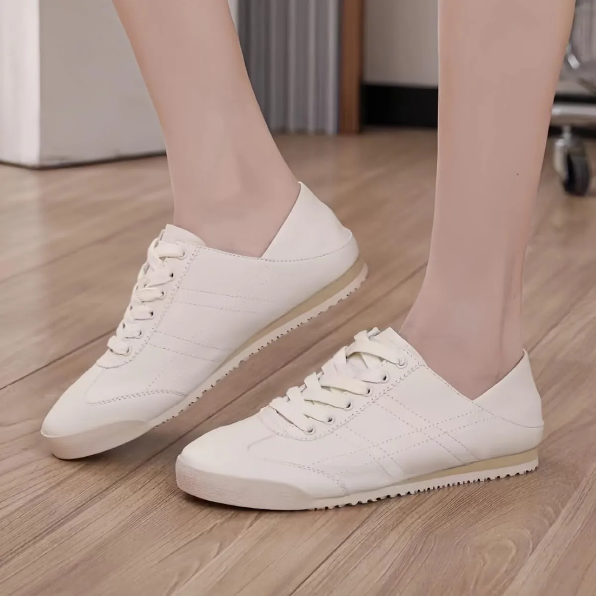 Classic Lace-up White Sneakers for Women Soft-Soled and Soft-surfaced Genuine Leather Flats Shoes Sporty Light Activities Casual Wear Office Work