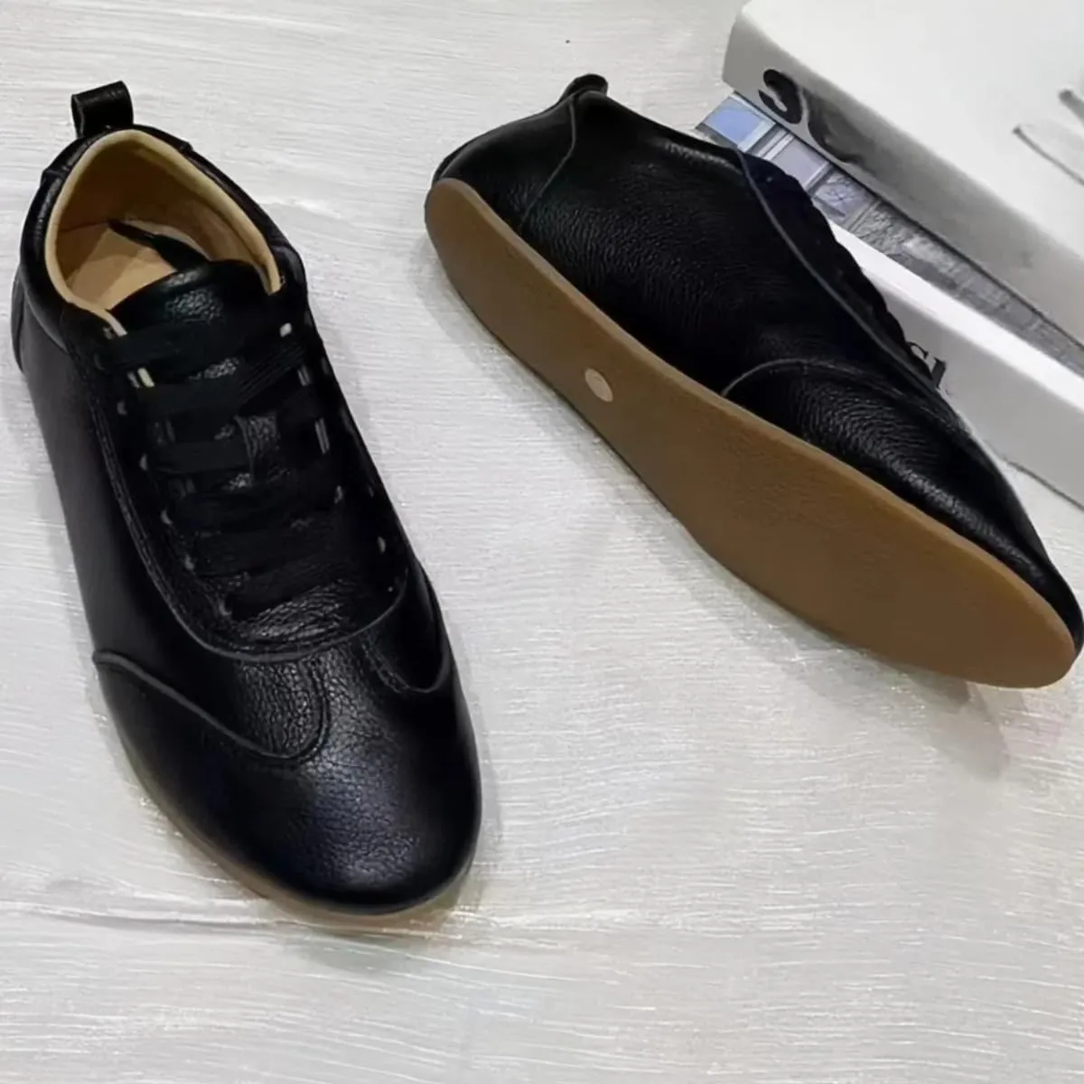 Classic Lace-up White Sneakers for Women Soft-Soled and Soft-surfaced Genuine Leather Flats Shoes Sporty Light Activities Casual Wear Office Work